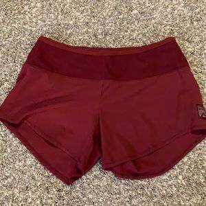 Oiselle Toolbelt Roga Running Shorts Maroon